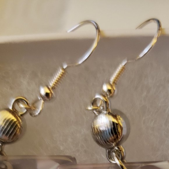 Earring - Picture 3 of 10